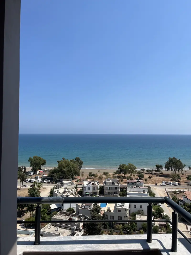Pogled s balkona na Mediteran, kompleks Lotus u Teceu